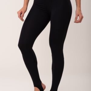 Calça legging preta com recortes e pezinho básica